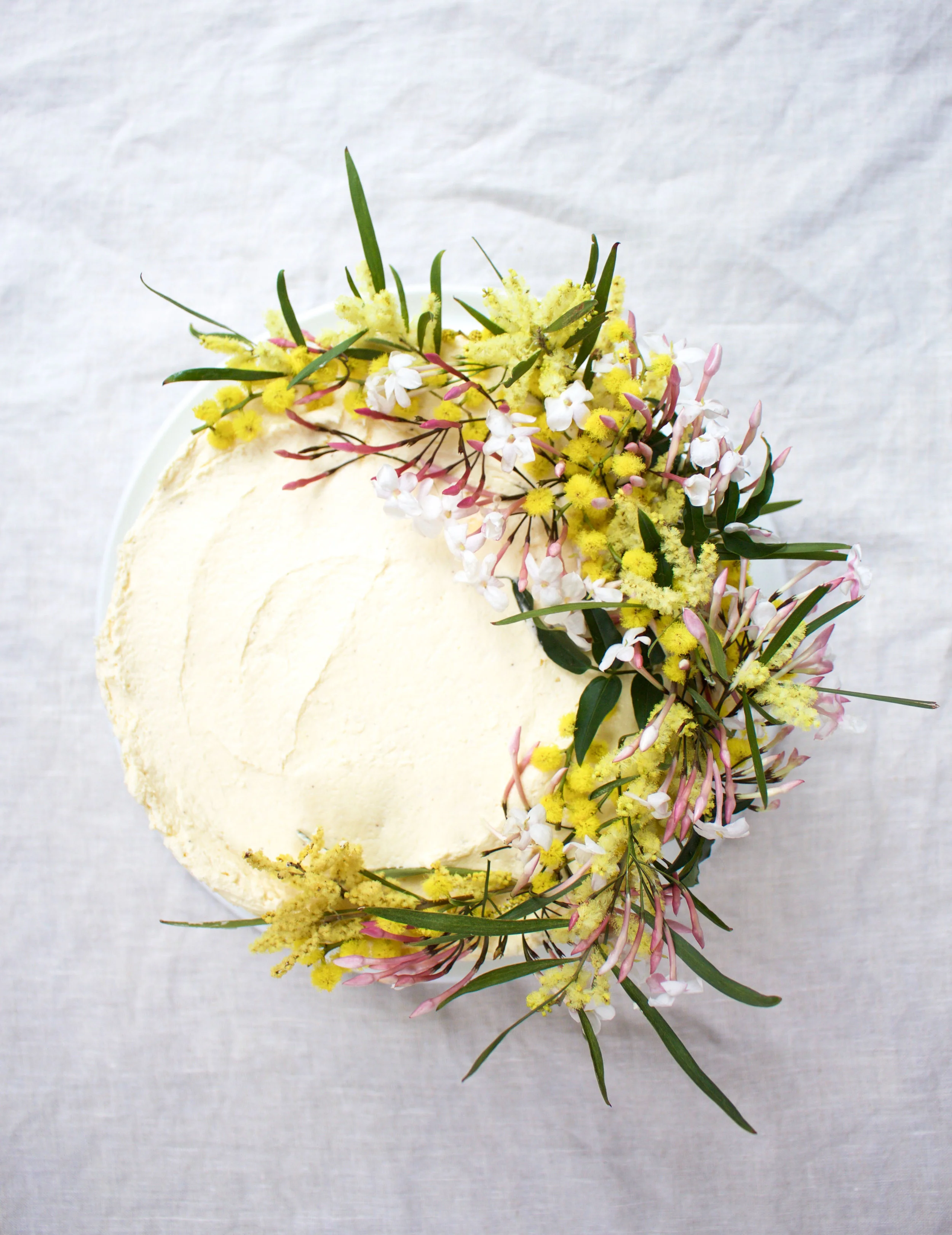 < malted wattle seed &amp; white chocolate >