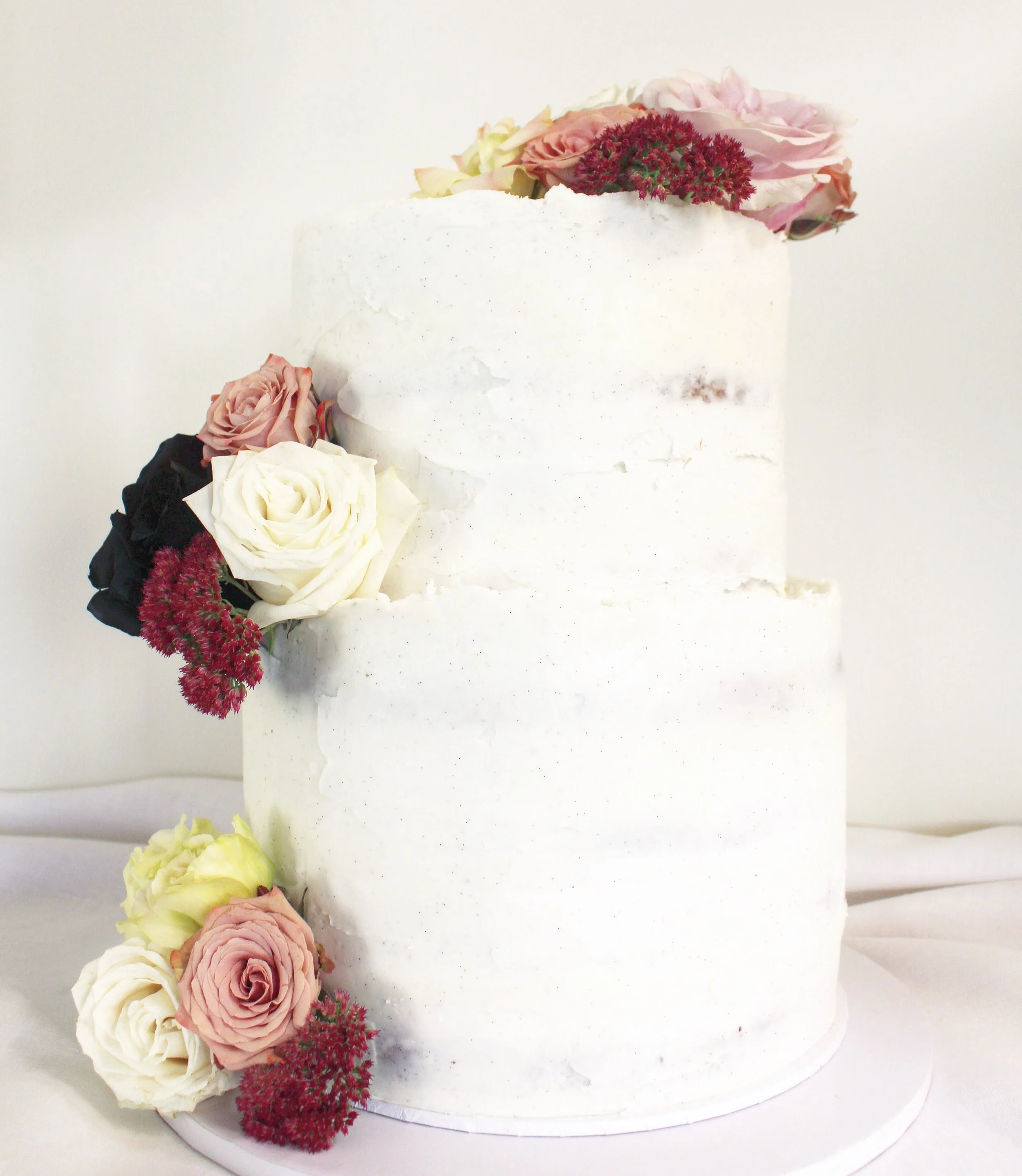 < vegan coconut &amp; sour cherry wedding cake >
