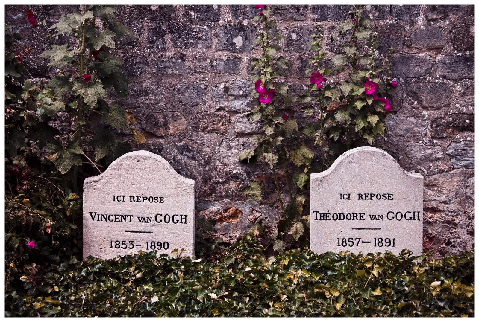 Van Gogh's grave.jpg