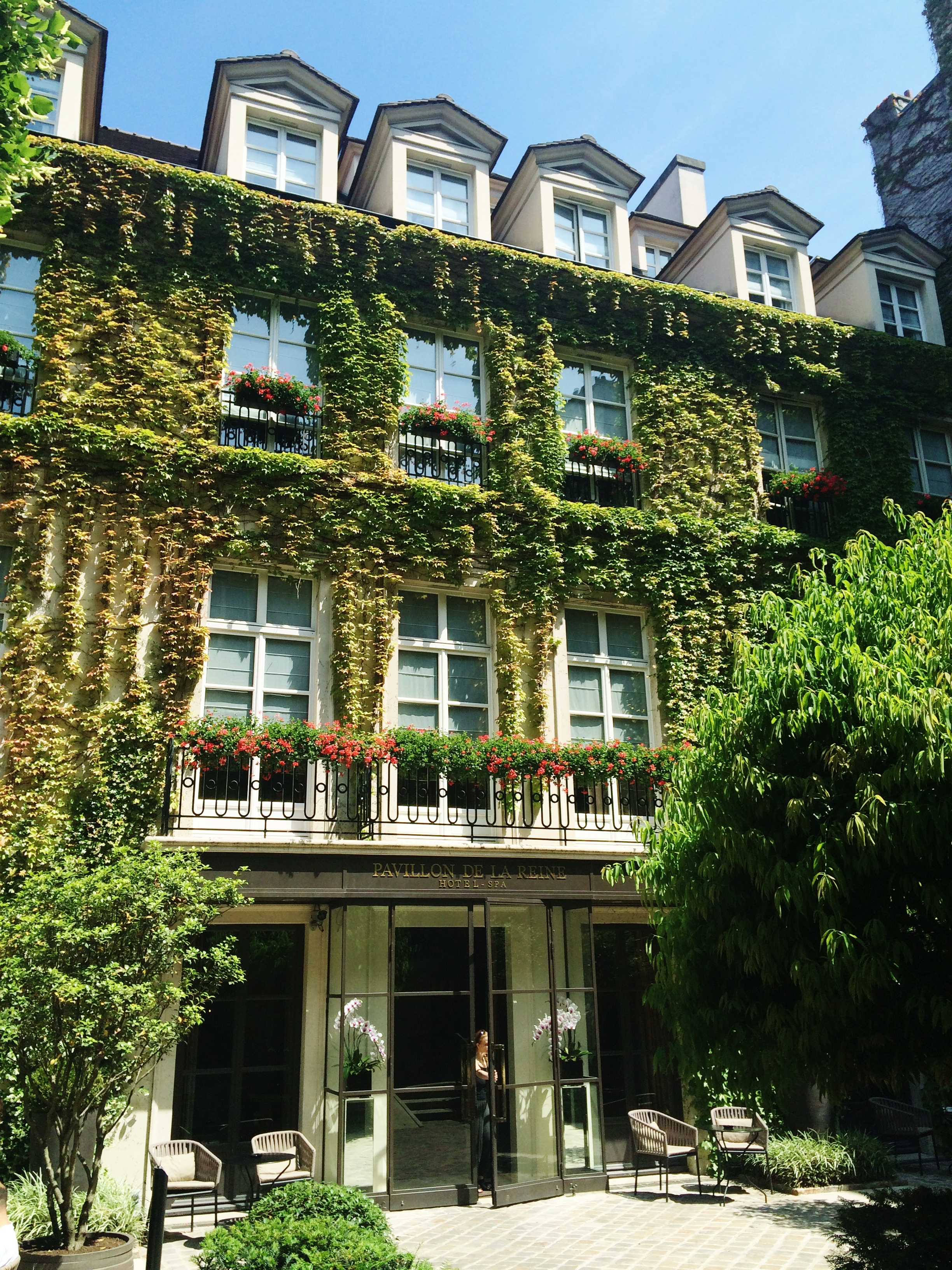 La Pavilion-de-la-Reine..a perfect hideaway