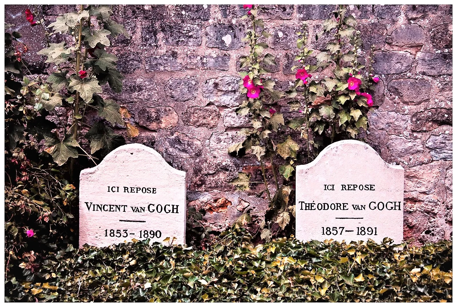 Van Gogh's grave.jpg