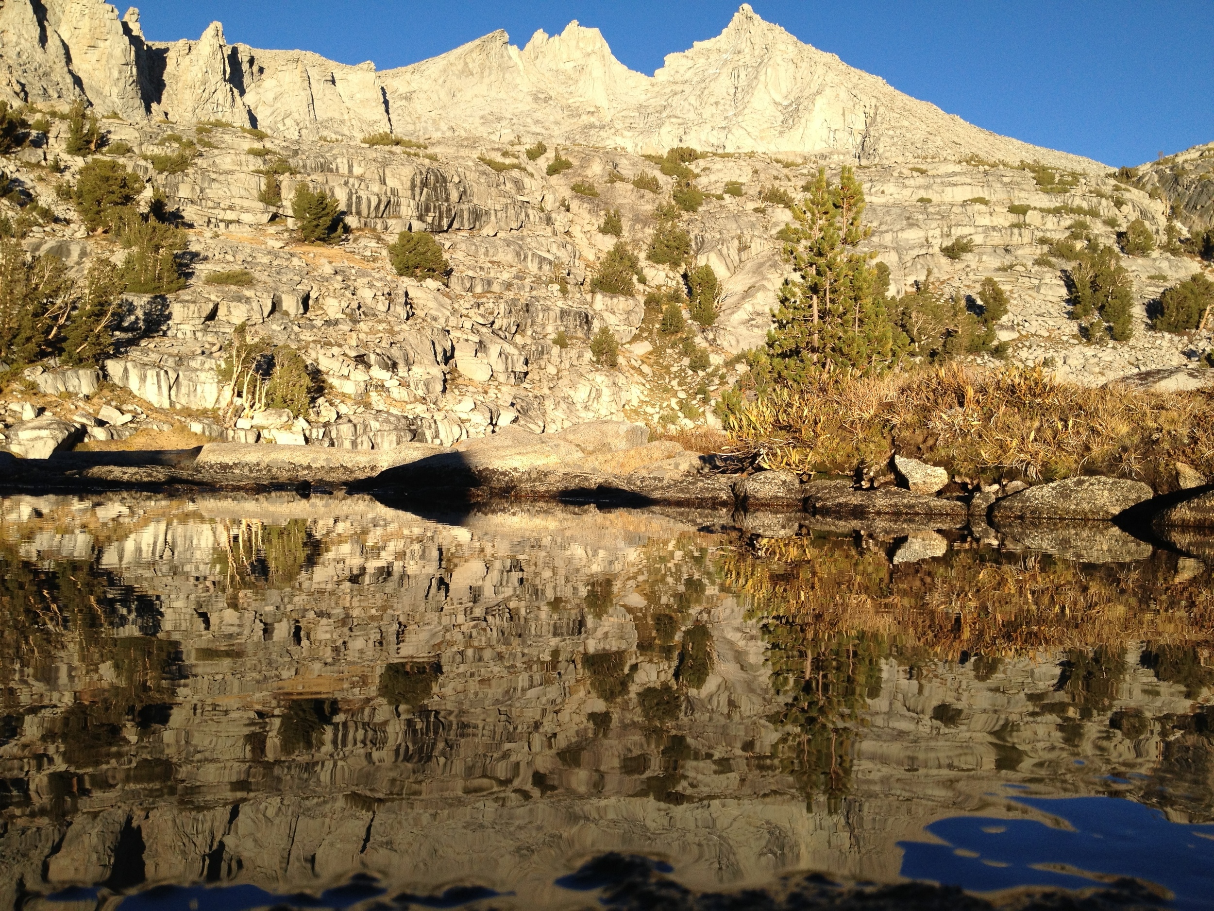 The scattered white rocks of the Sierra - High Sierra Topix