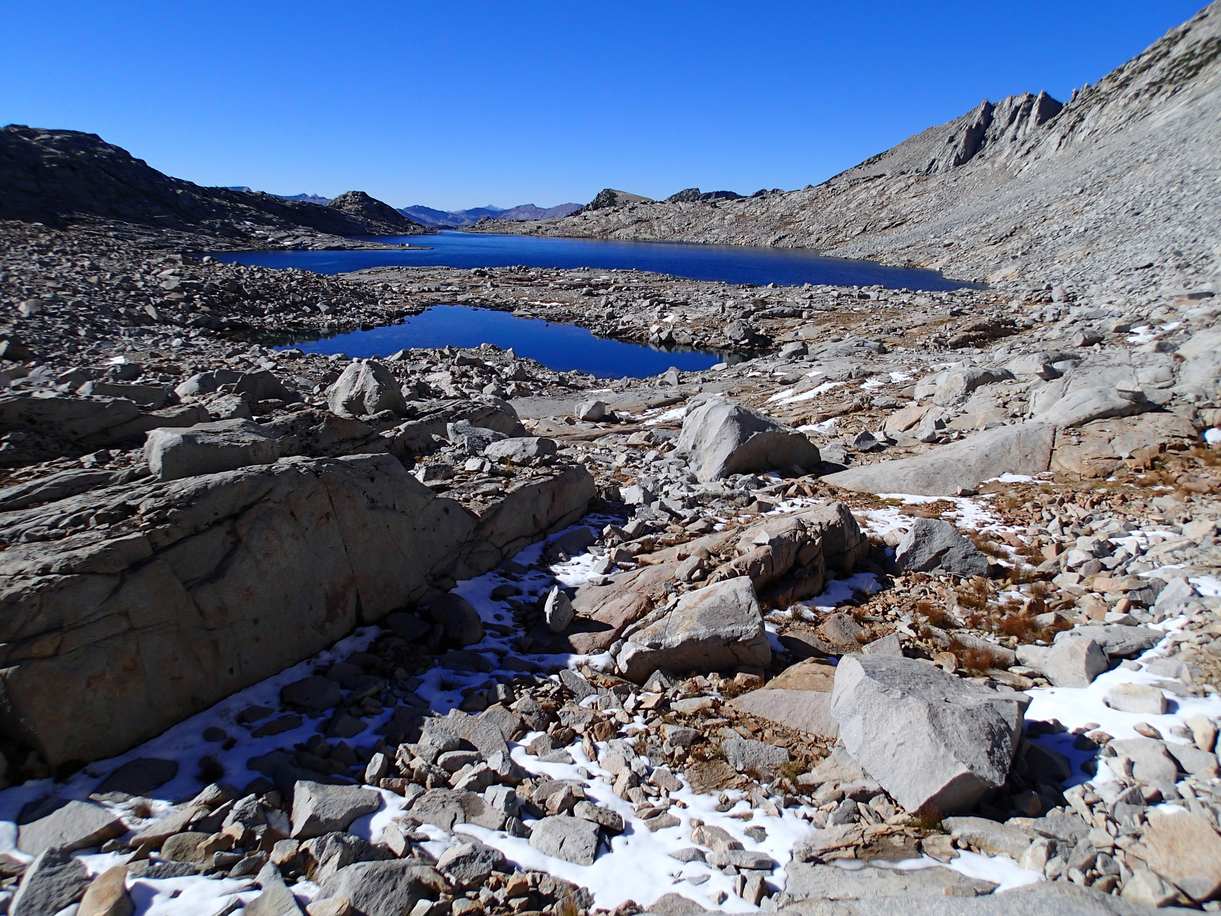 Day4 Upper Gardiner Basin approaching Lk 11407 from descent W side 60 Lks Col patchy snow clear blue sky.JPG
