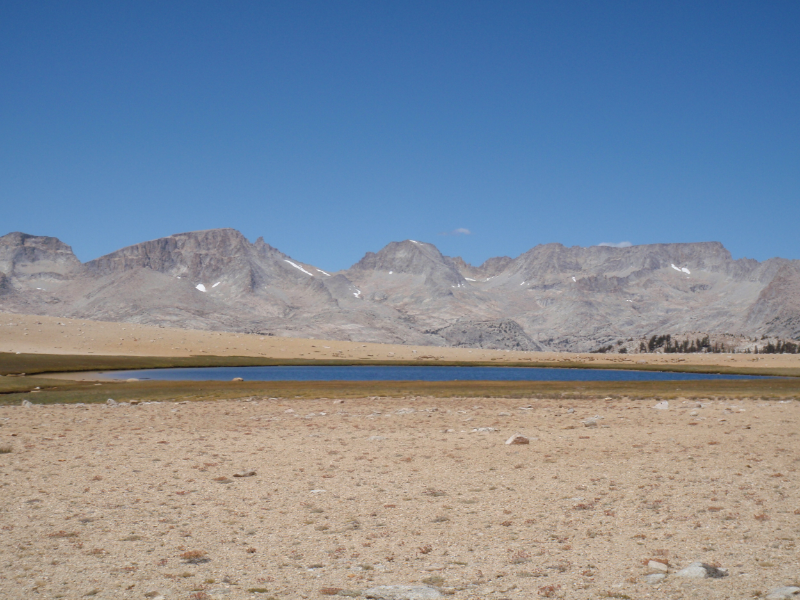 Unnamed lake (tarn) along the JMT/PCT on Bighorn Plateau
