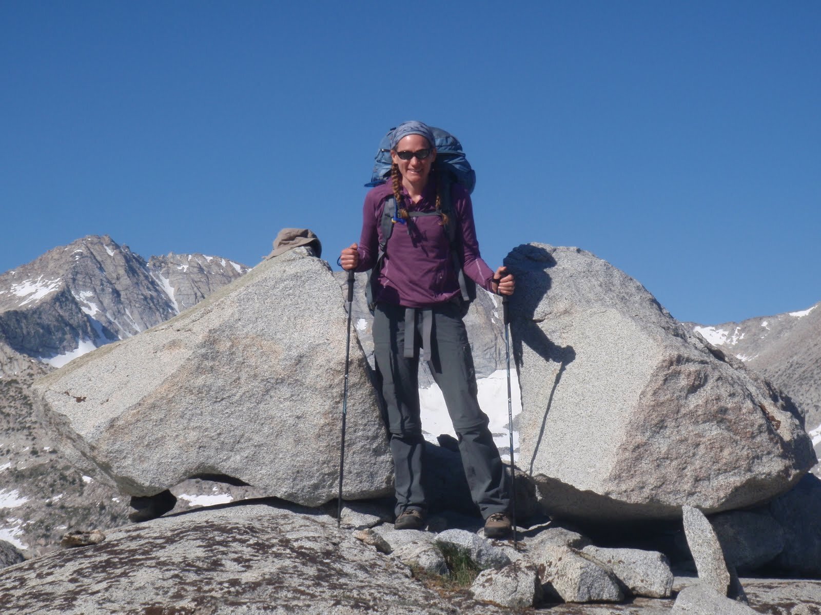 Day 9 C w pack standing between boulder Pair above Tomahawk lake with view across to Glacier Divide closeup.JPG