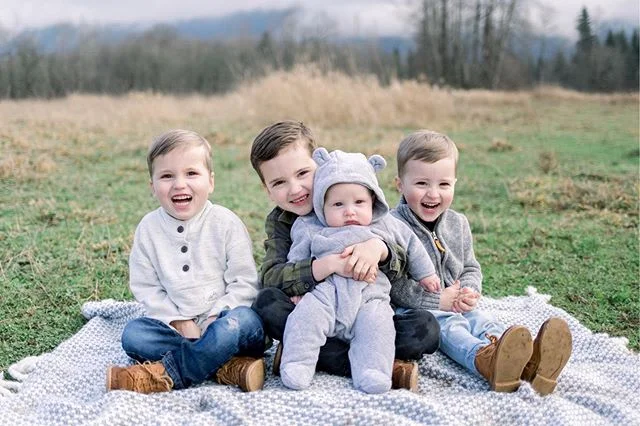 Oh what fun 🎅🏻🎄⛄️
.
Thanks @racheloneillphoto for the absolutely lovely photos of my family. I am actually on track to send out Christmas cards this year!! So DM me if you want one with your address!
.
,
,
.
#ohwhatfun #christmas #christmascard #christmas2019 #christmasletter #christmasspirit #honestmotherhood #boymomlife #livethelittlethings #lovelysquares #theeverymom #featurepalette #childrenseemagic #boymom #stylishlittles #thehappynow #cameramama #gapkids #flashesofdelight #100layercakelet #latergram #livingsnoqualmie