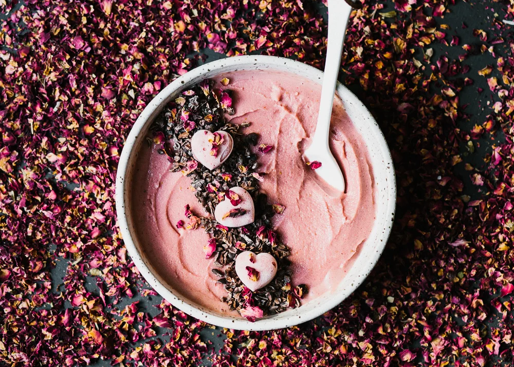 Sugarfree_Strawberry_NiceCream_with_Choc_Chips_and_Rose_by_Jordan_Pie_Nutritionist_Photographer-2.jpg