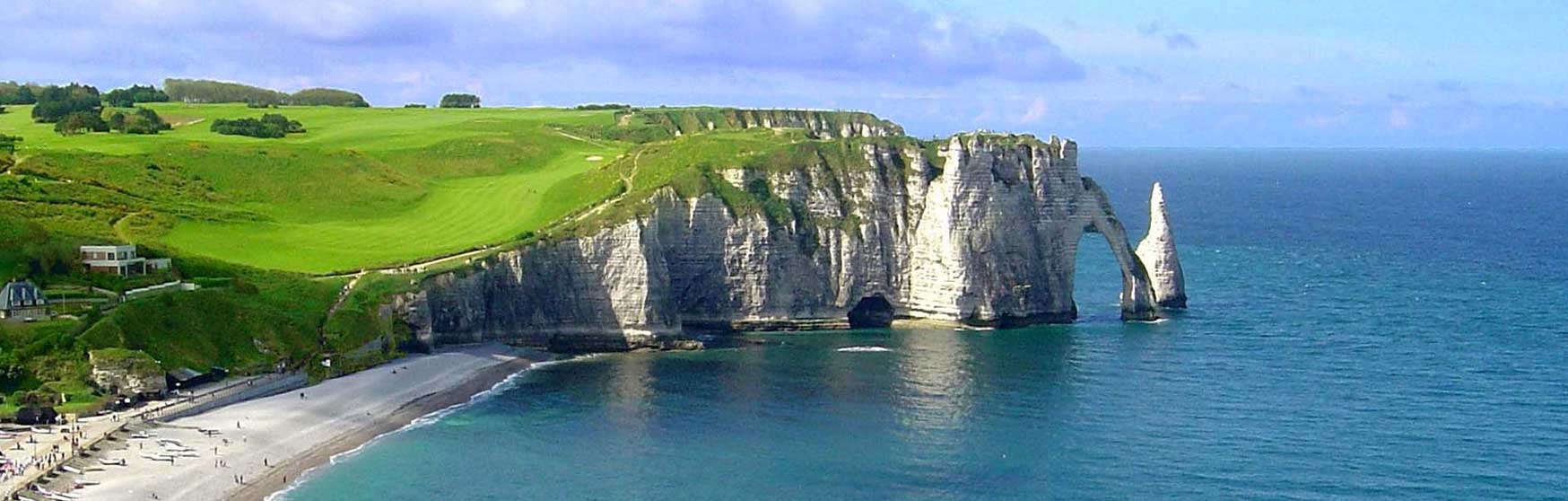 View over the ocean to the magnificent Etretat Golf Course