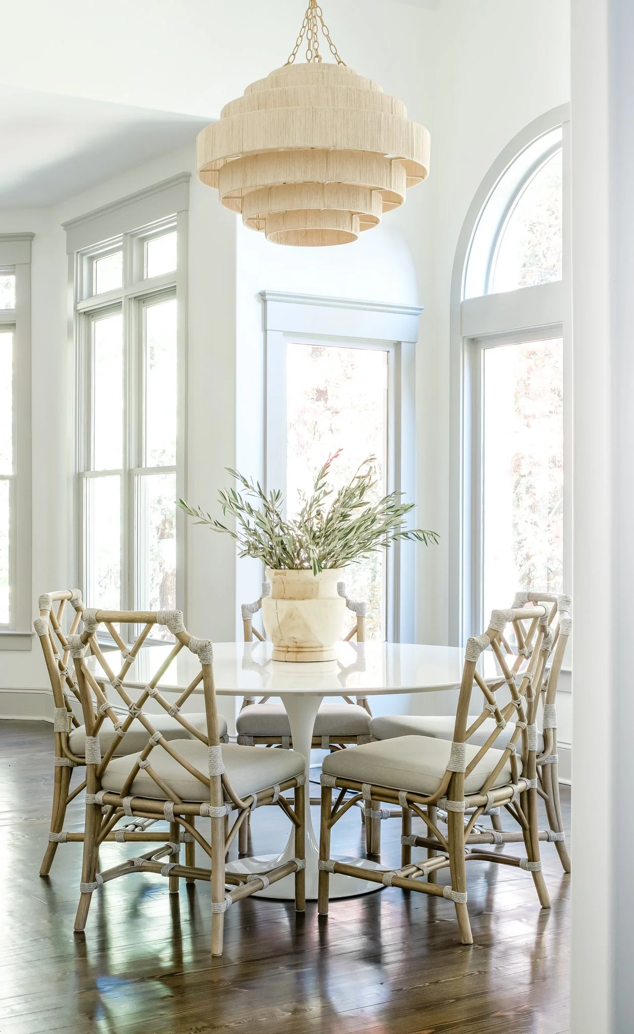 TIMELESS HOME WITH FRESHWATER INTERIOR DESIGN 