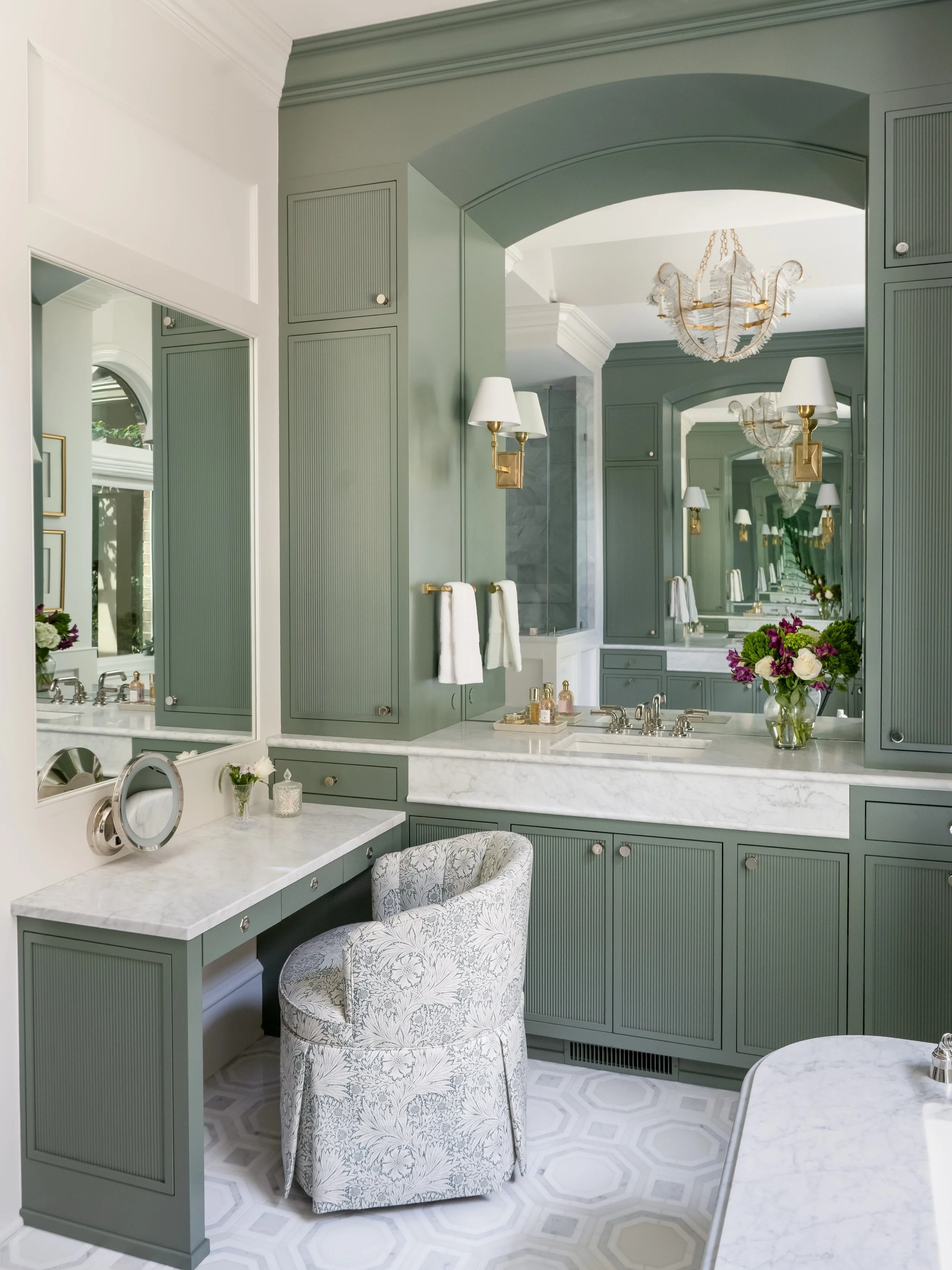 Proof that timeless never goes out of style. ✨ One luxe bathroom, countless details to admire&hellip;beautifully designed by my sister.

Interior Designer @onyx_interiors 
Photography @victoriamoonphoto 

Charlotte Interior Designers | CLT home renov