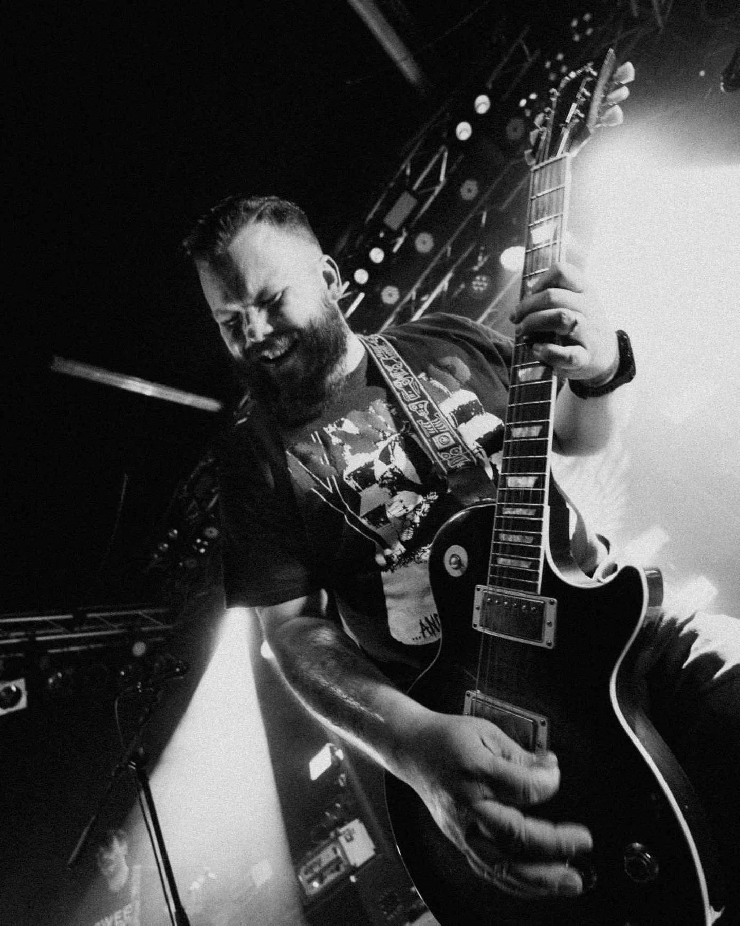 Imorgon sm&auml;ller det NORRK&Ouml;PING! 🔥

Kom i tid och missa f&ouml;r tusan inte b&auml;sta @downandawaypunkrock ! 

D&ouml;rrar: 19:00 
Bar: Finns 

Vi ses imorgon 🕺🏼

📸 @markus.trt