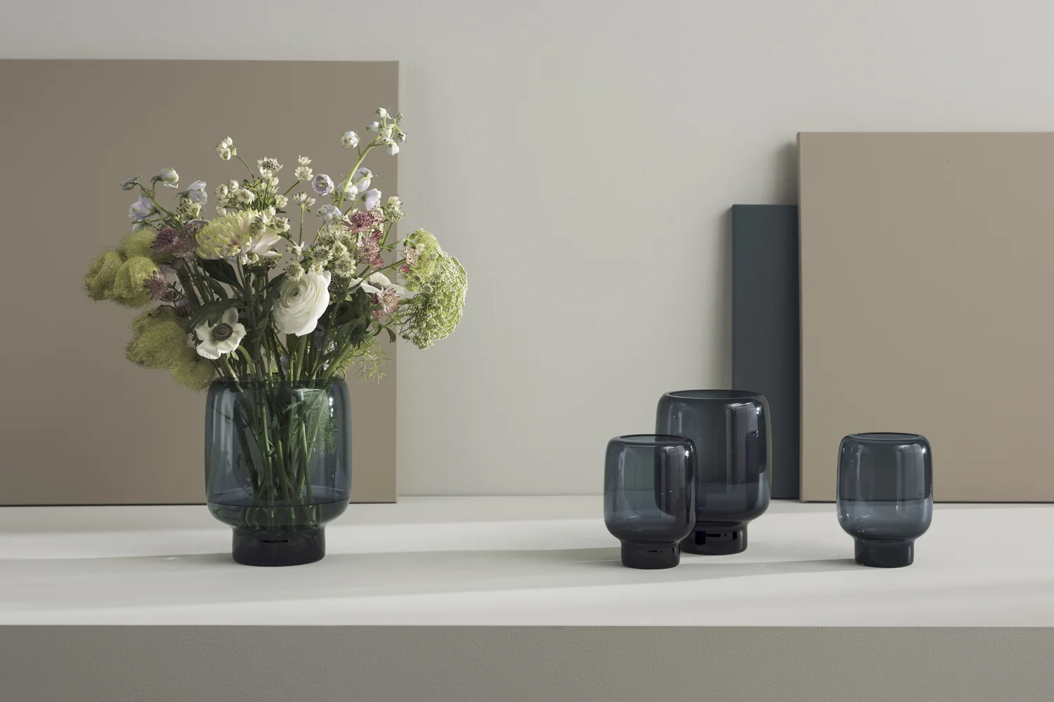 LS_620_621_622_Hoop_vases_landscape_01.jpg