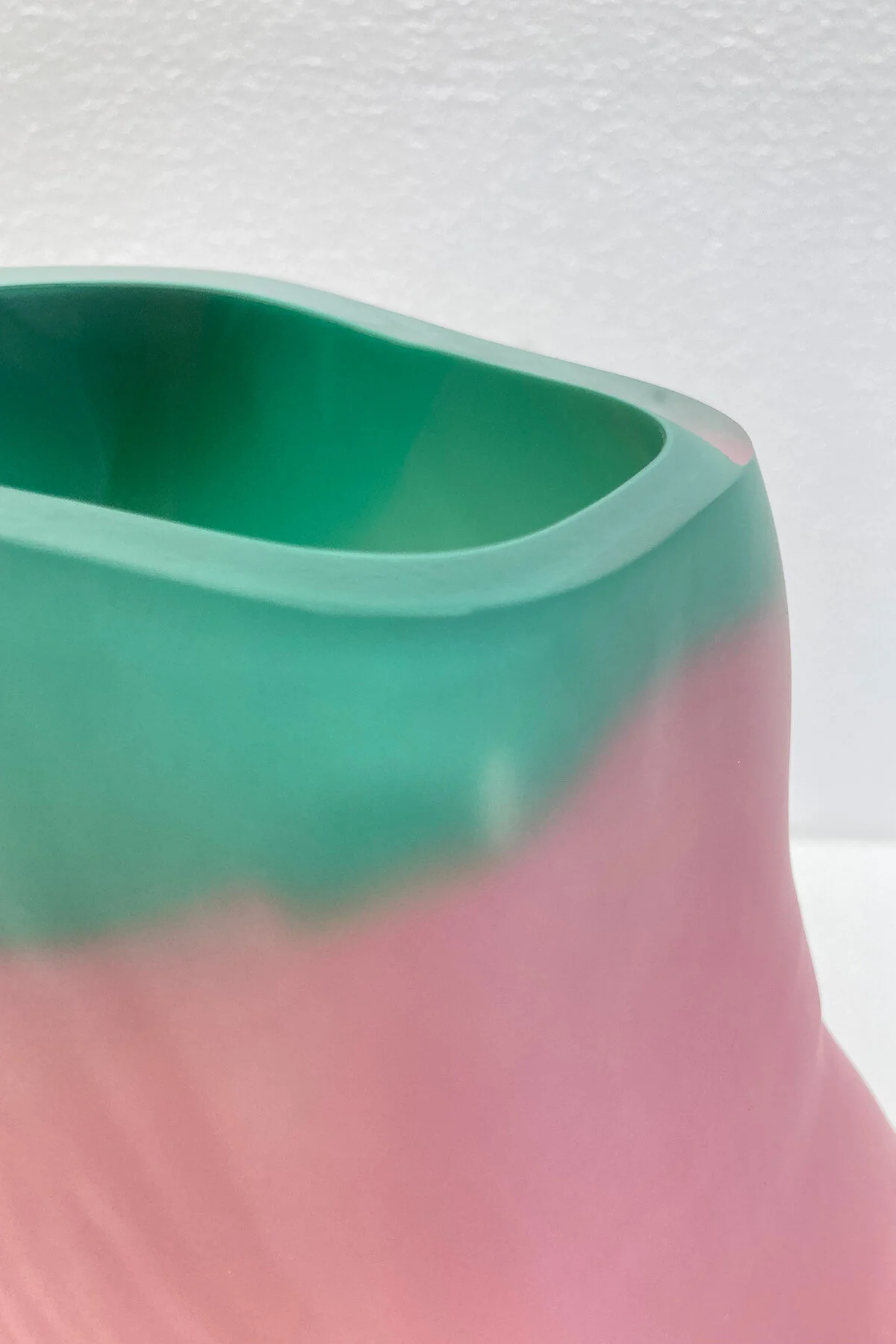 Jonatan-Nilsson_shifting-shape-vase_ADORNO-LONDON.jpg