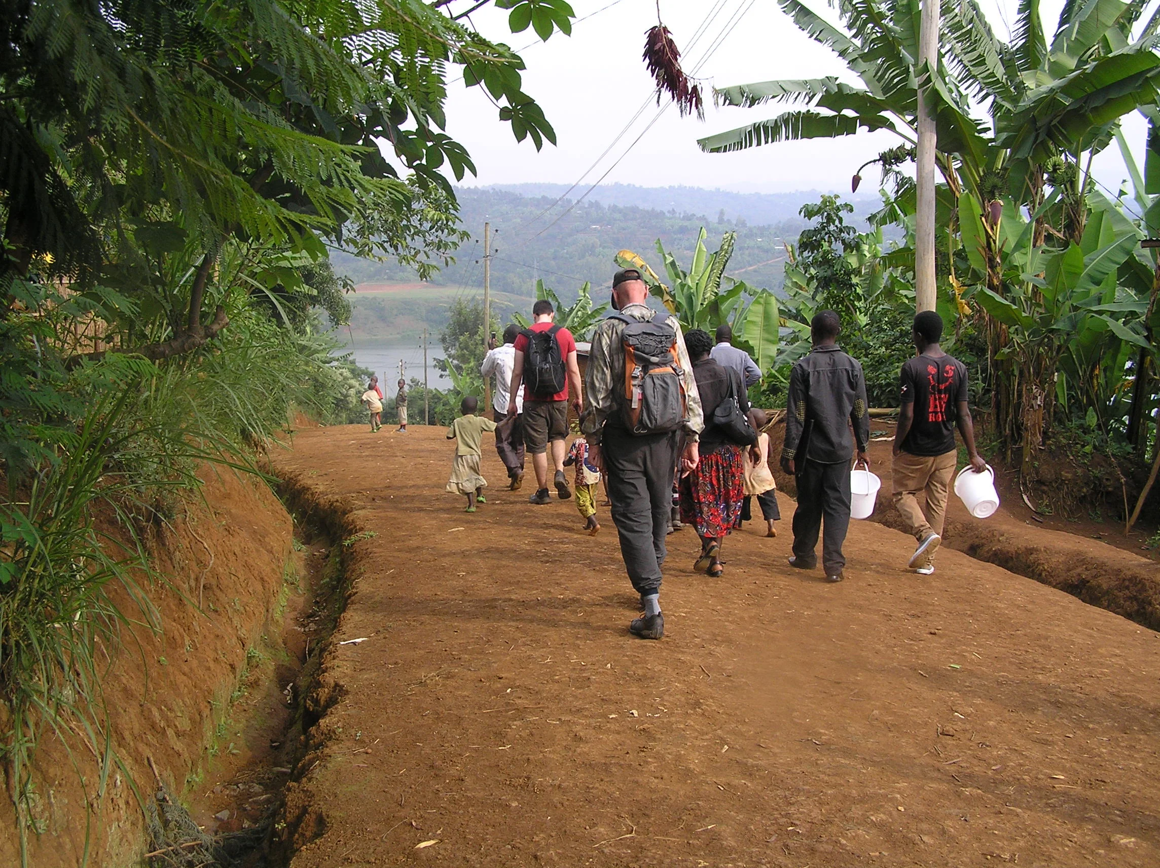 09. Back to the Ferry on Nkombo.JPG