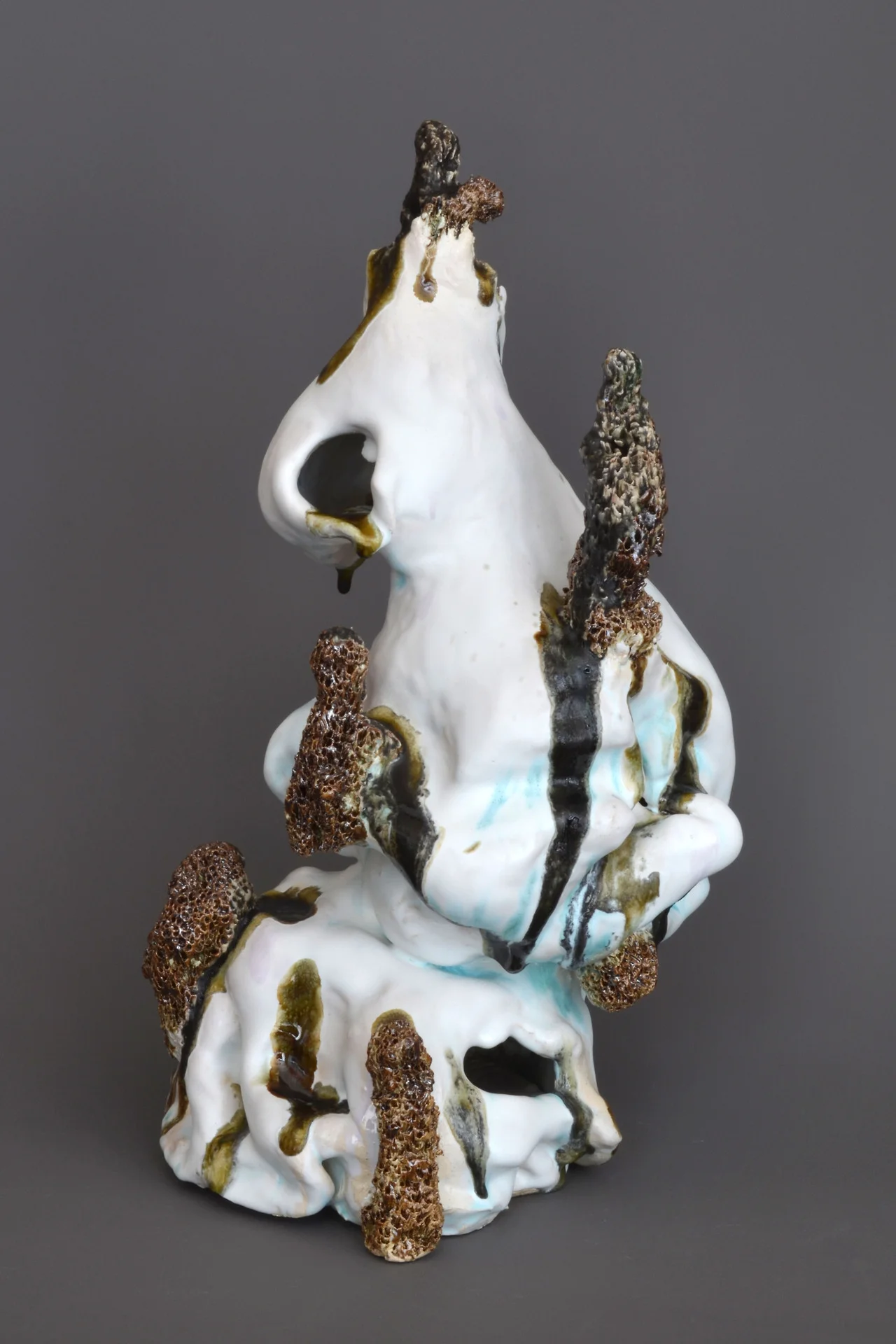    Sans titre    48 × 26 × 26 cm  Coll. part. de M &amp; Mme M. 