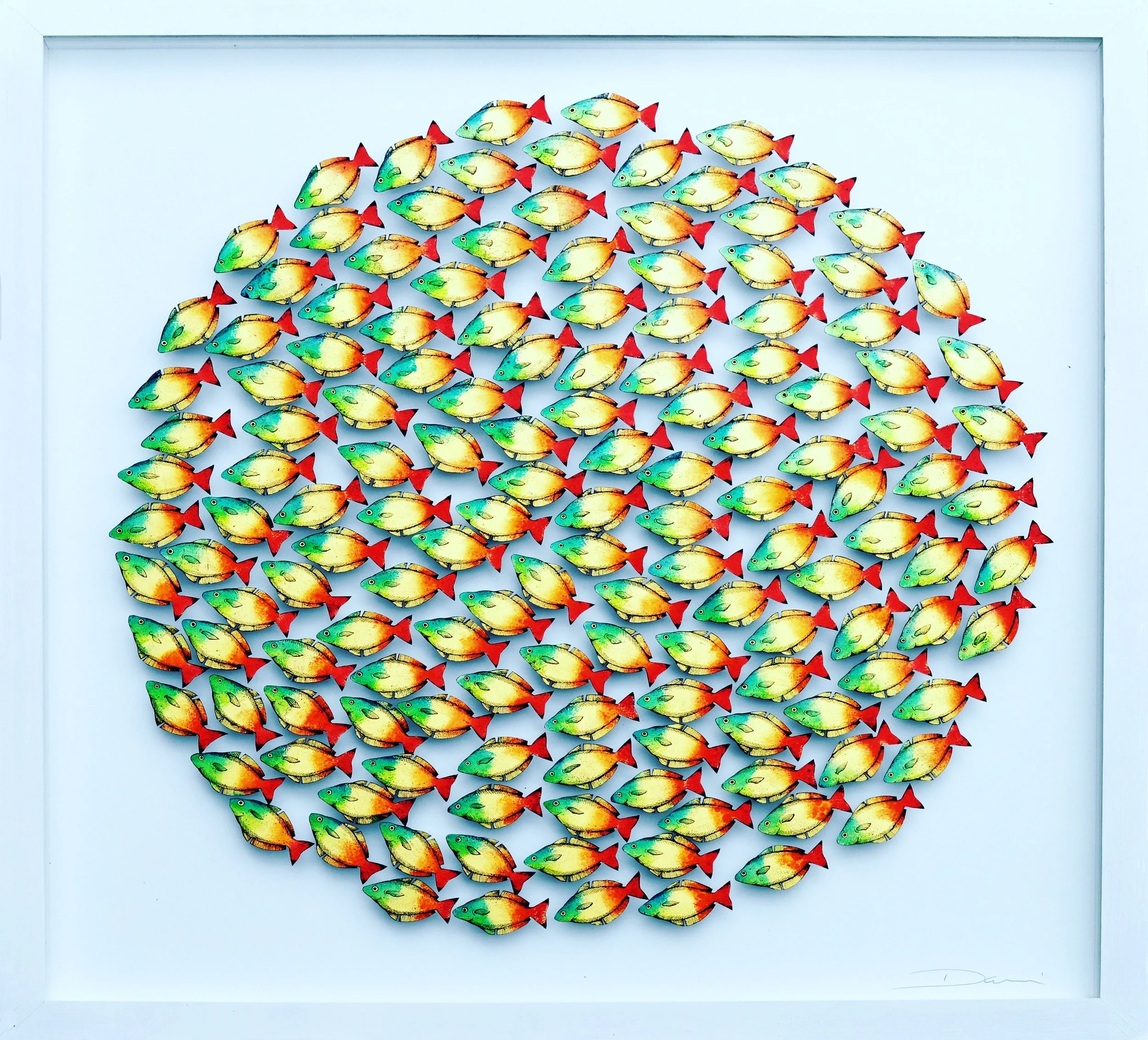 Circular Verre-églomisé artwork depicting a shoal of colourful tropical fish