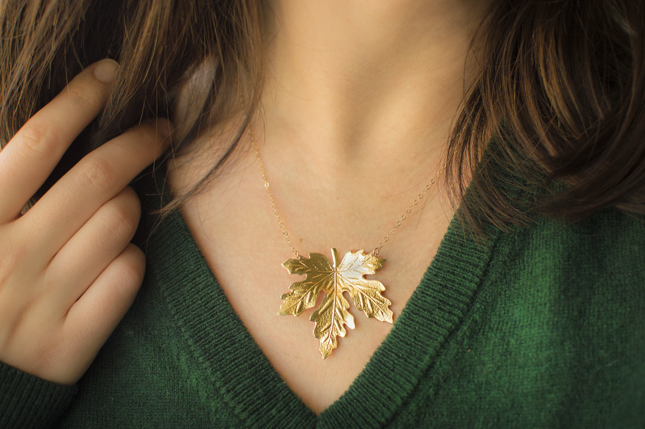MapleLeafNecklace - Gold - Autumn - Good Looking Objects.png