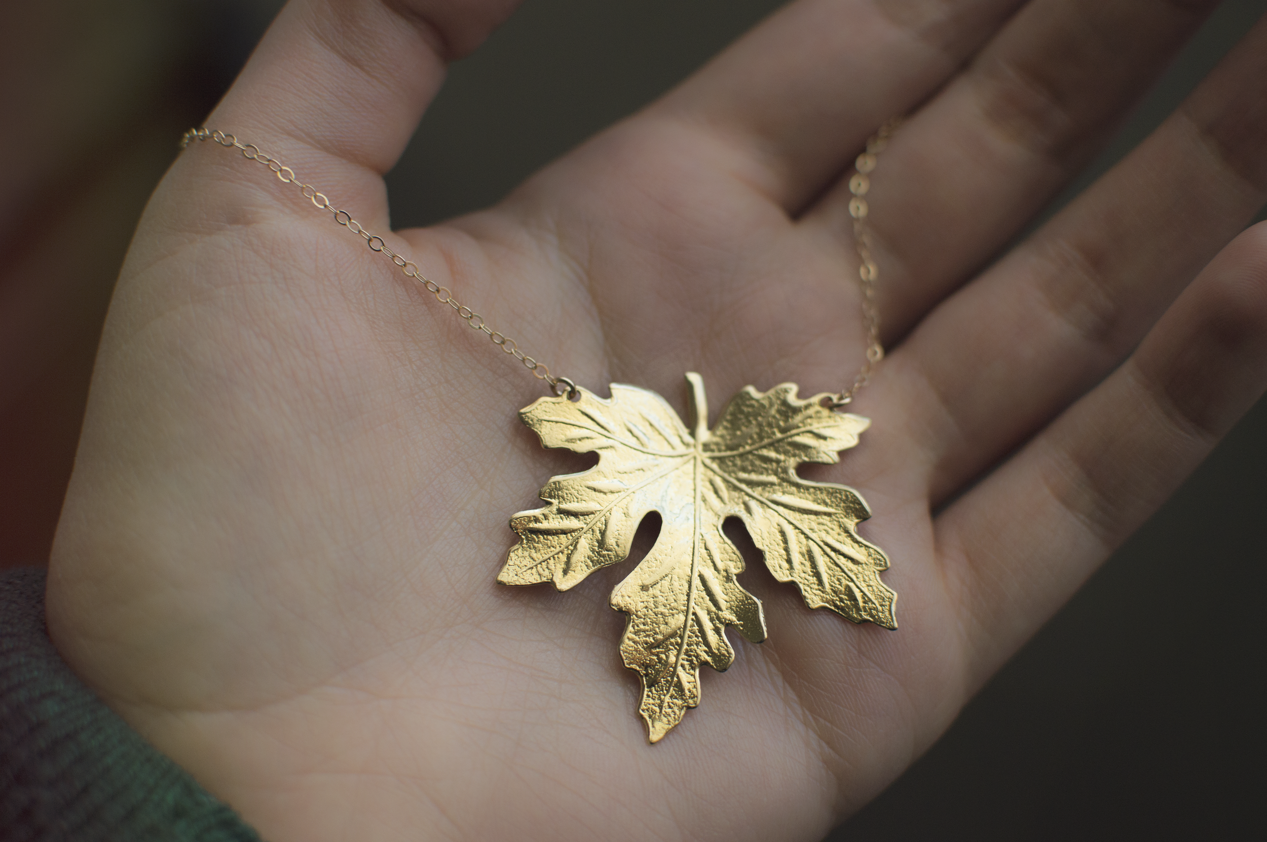 MapleLeafNecklace2a.png
