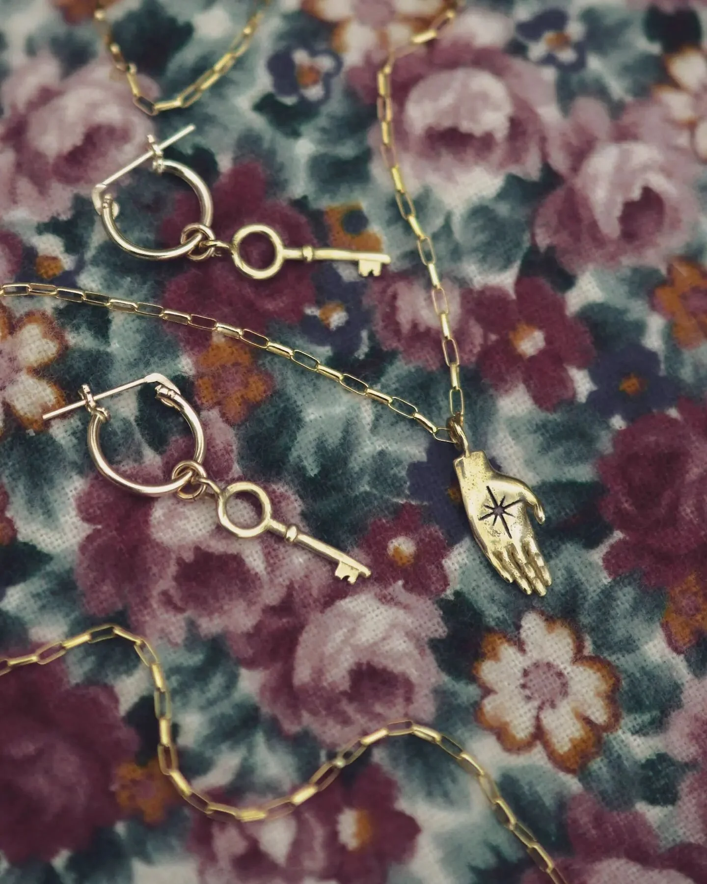 Good morning everyone! Anyone wearing Garden Gate Jewelry today? 😘