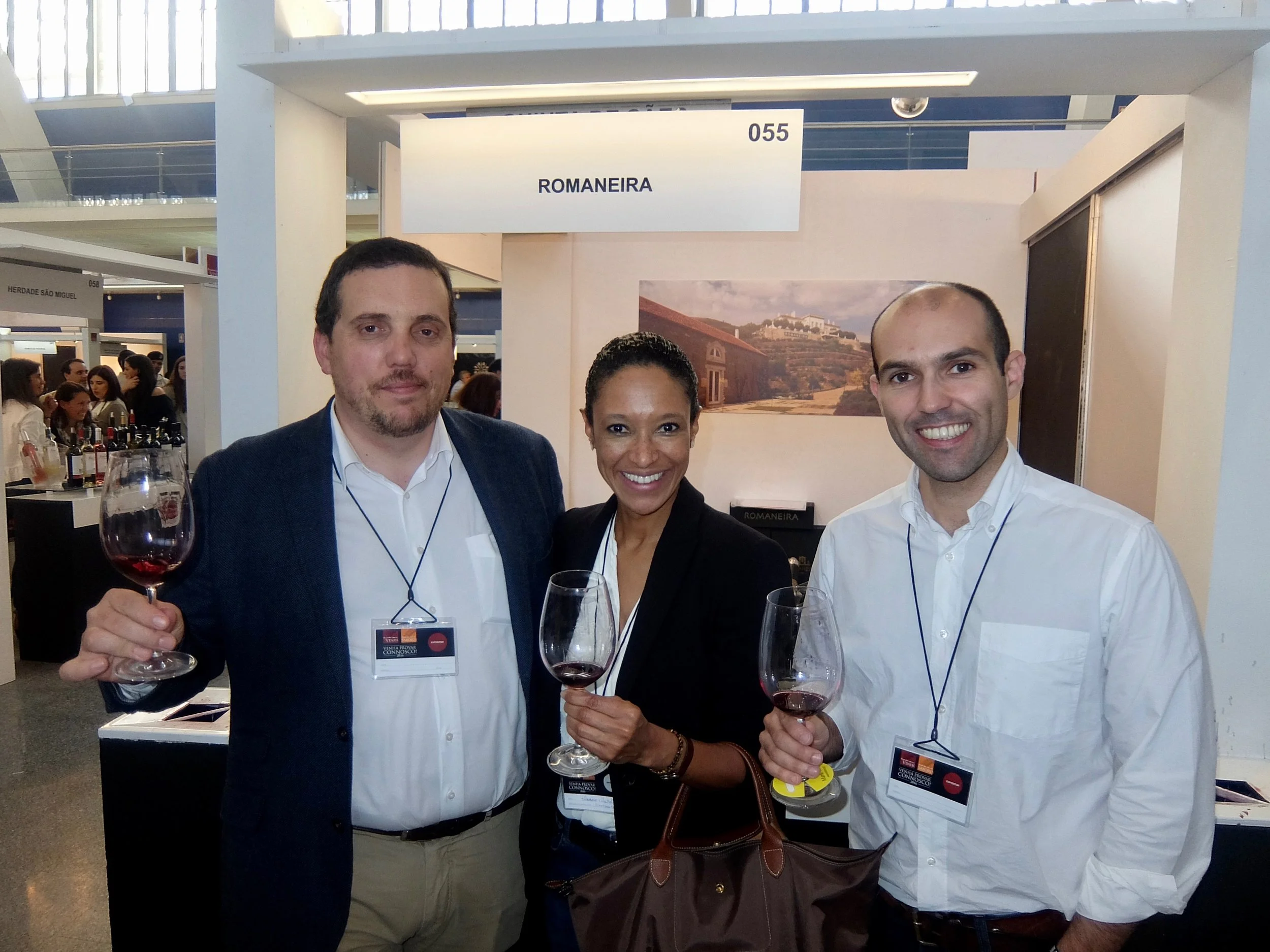 winemaker diogo pereirra and romaneira representative at encontro com o vinho e sabores, lisbon 2016 