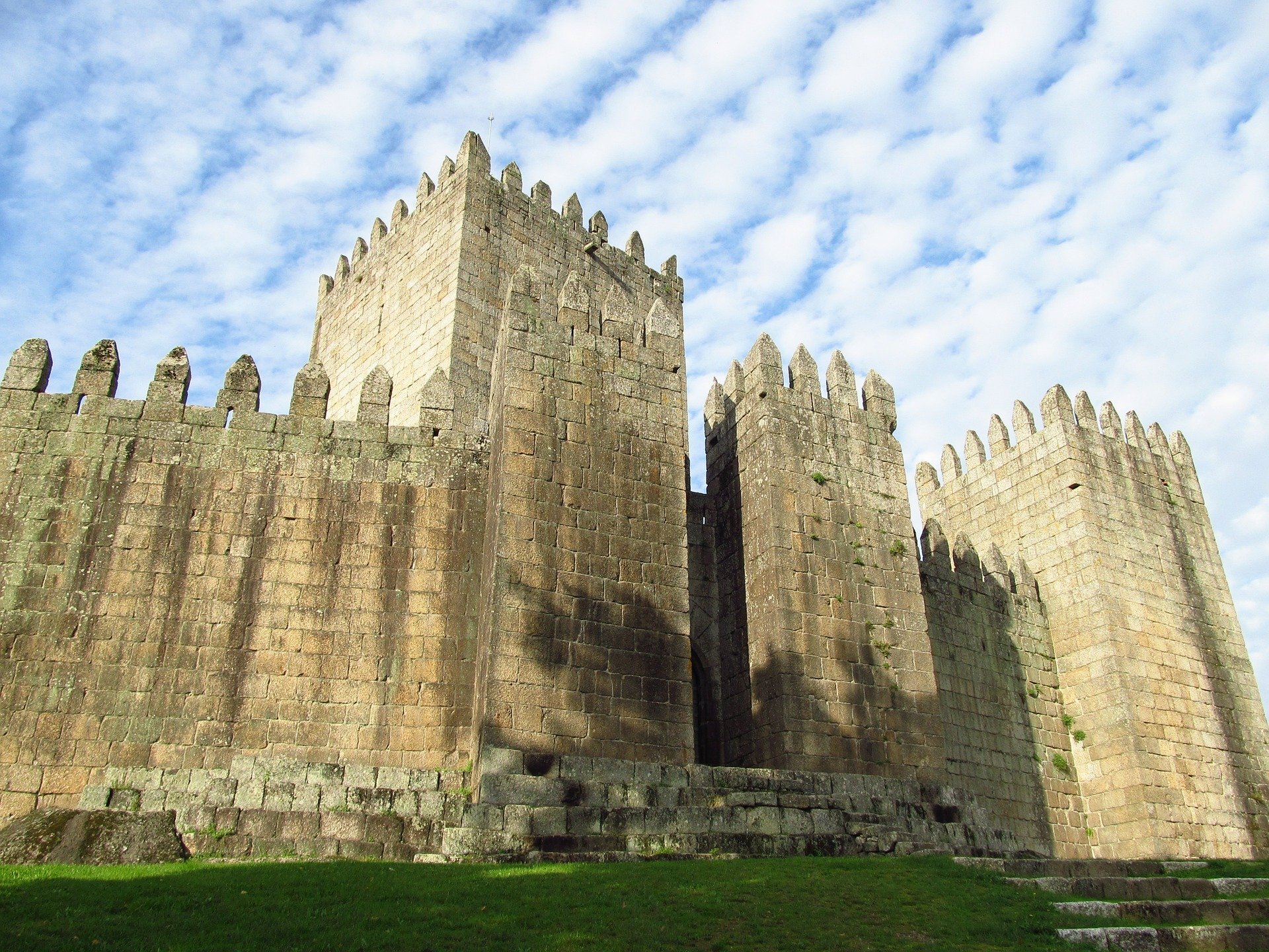 Guimaraes_castle.jpg