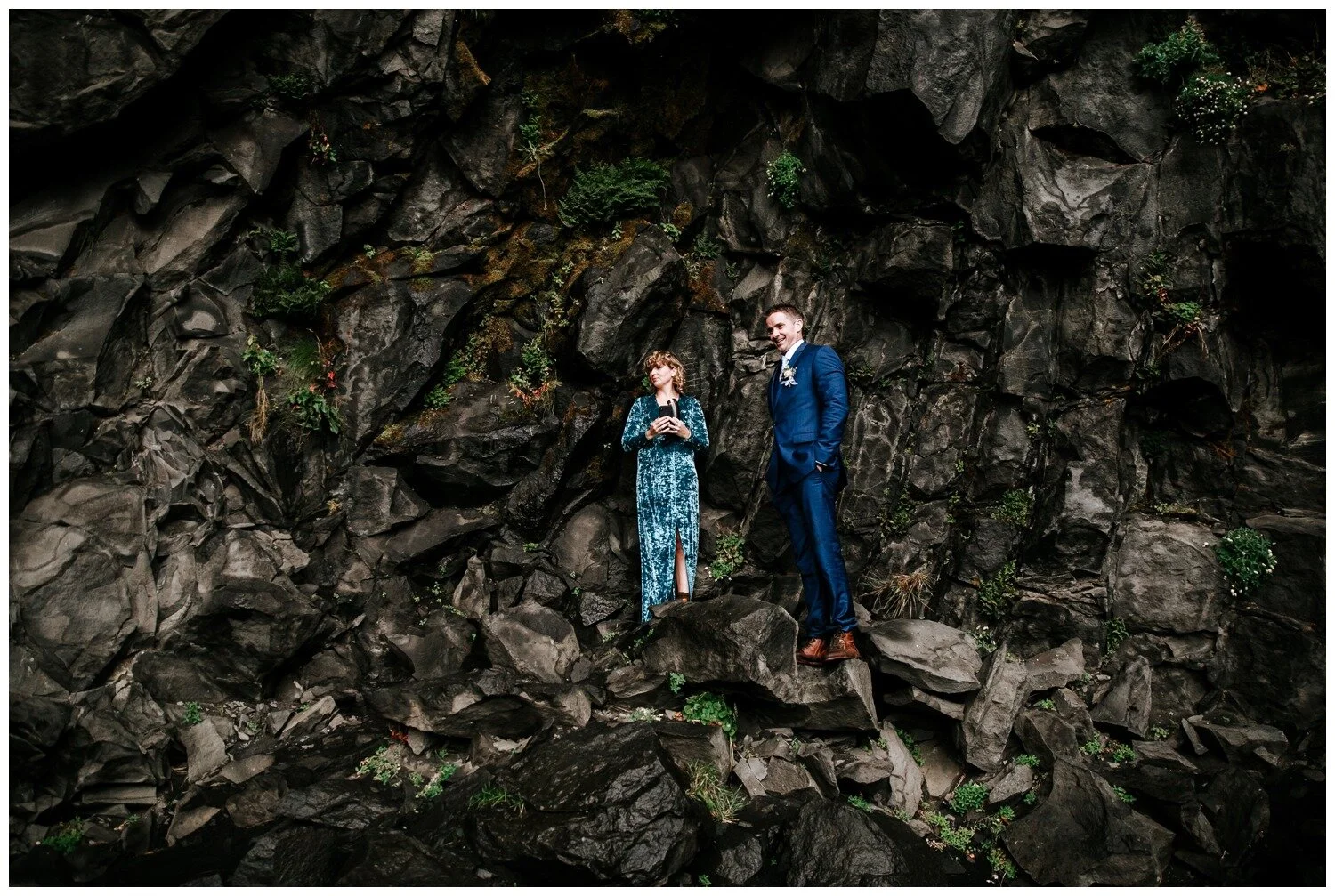 black.sand.beach.elopement_0013.jpg