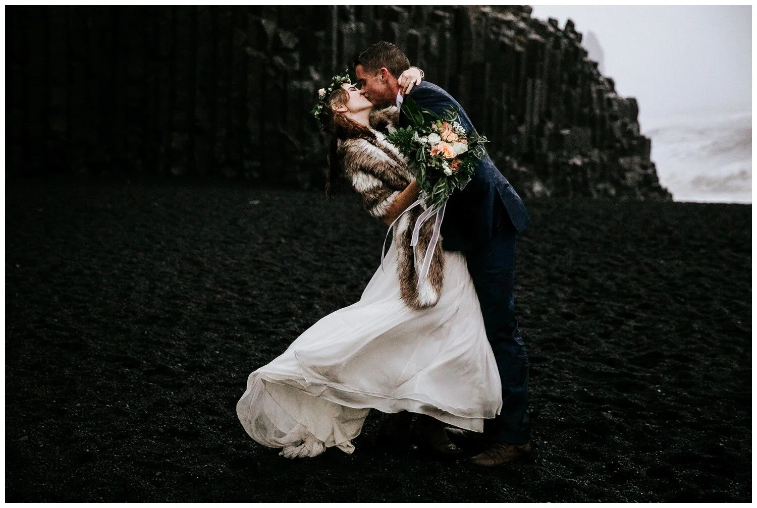 black.sand.beach.elopement_0022.jpg