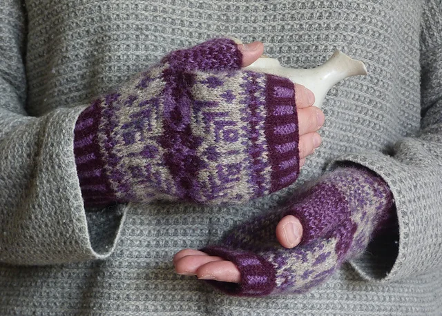 November Mitts by Outi Kater