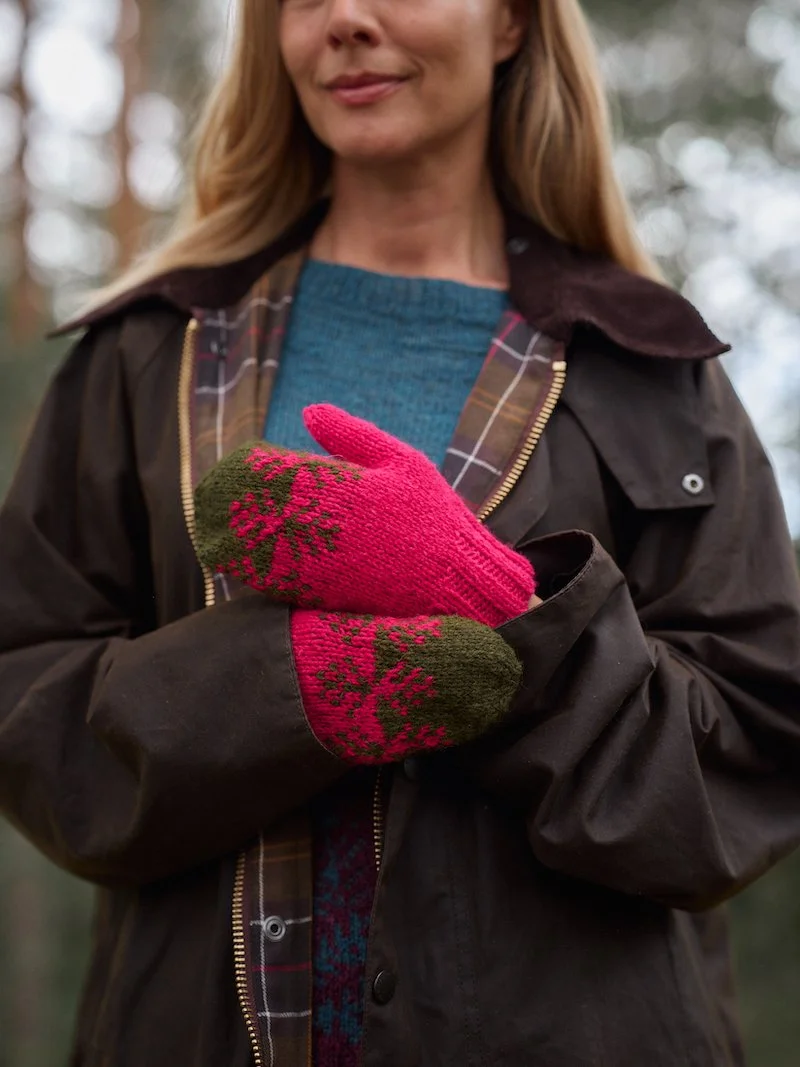 Jenna Kostet_Neulottu Kalevala III_Tulen vihat mittens.jpg