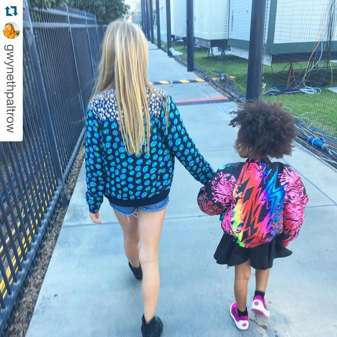 BLUE IVY CARTER WEARING A CUSTOM BEN COPPERWHEAT PRINTED BOMBER JACKET AT THE SUPER BOWL 2016 WITH APPLE MARTIN - PHOTO BY GWYNETH PALTROW