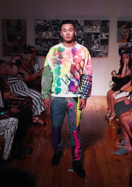 Patricia+Field+Art+Fashion+Gallery+Runway+L9eTAjEm5EOl.jpg