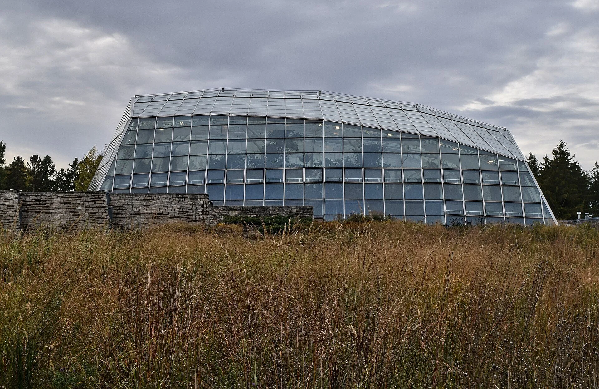 The glass Butterfly Conservatory building in the Niagara Parks Botanical Gardens.