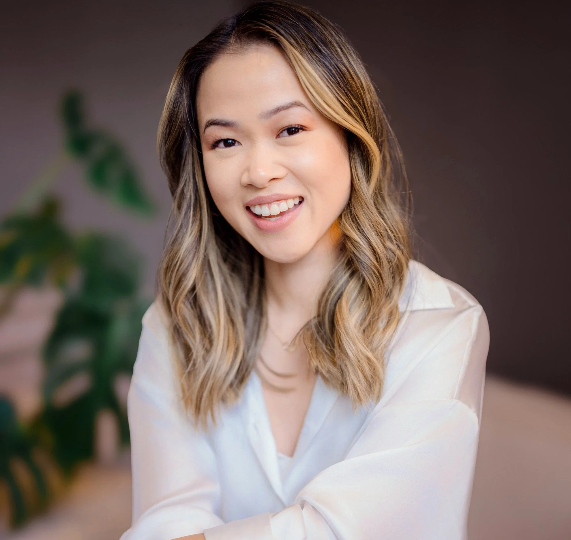Evangelynn Chee Kitchener-Waterloo RSW Psychotherapist Headshot Photo for Transformation Counselling Homepage