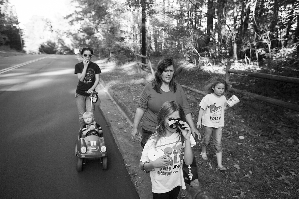  Arielle, back left, and her daughter, Katana, right, and two year old son Dominique walk with her mother, Arque, center, and sister, Jazz, around the neighborhood as they raise money for a walk to support type one diabetes. 