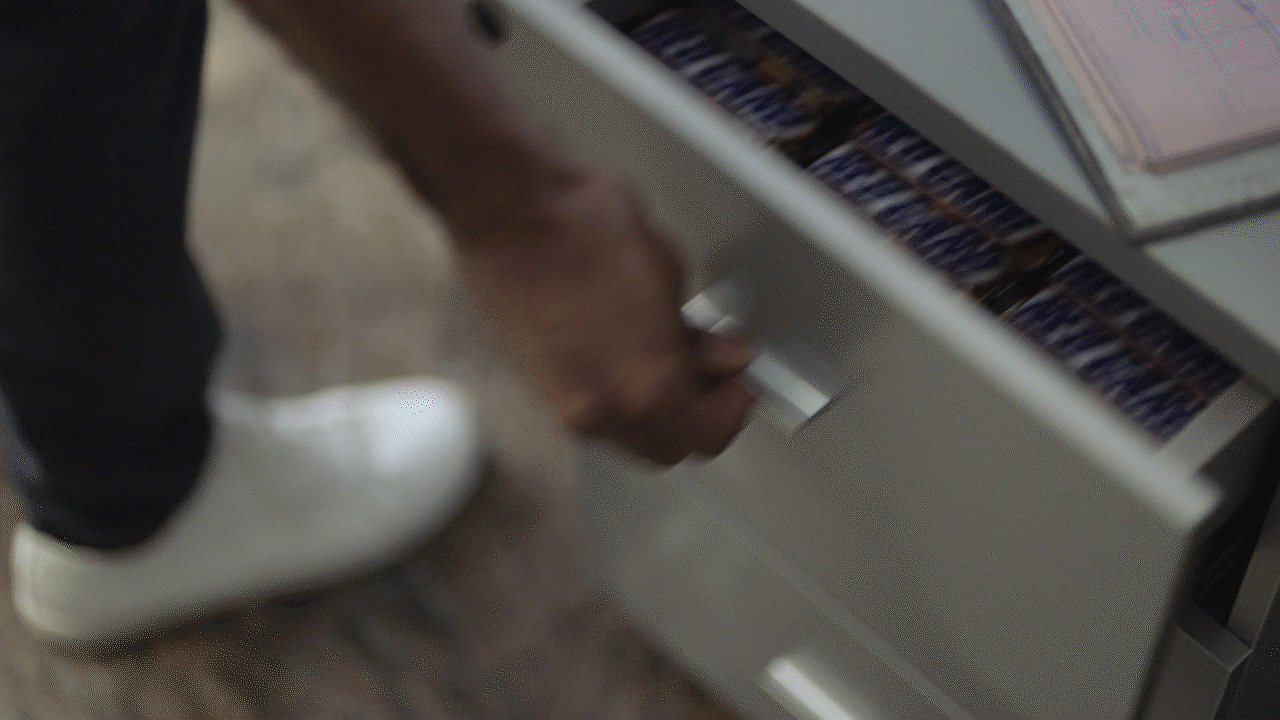 Snickers TV Repair 30s_ENG_20180412_2.gif