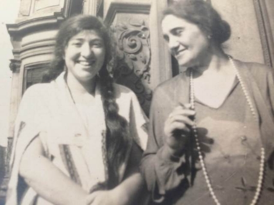 Tante Ella (with cigarette) and her niece in Berlin 1929.