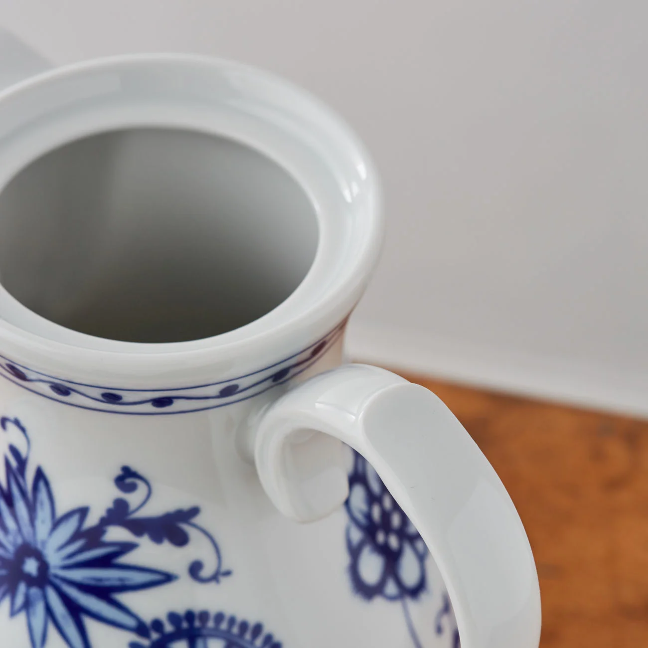 detail 2 coffee pot zweibelmuster onion pattern kahla.jpg