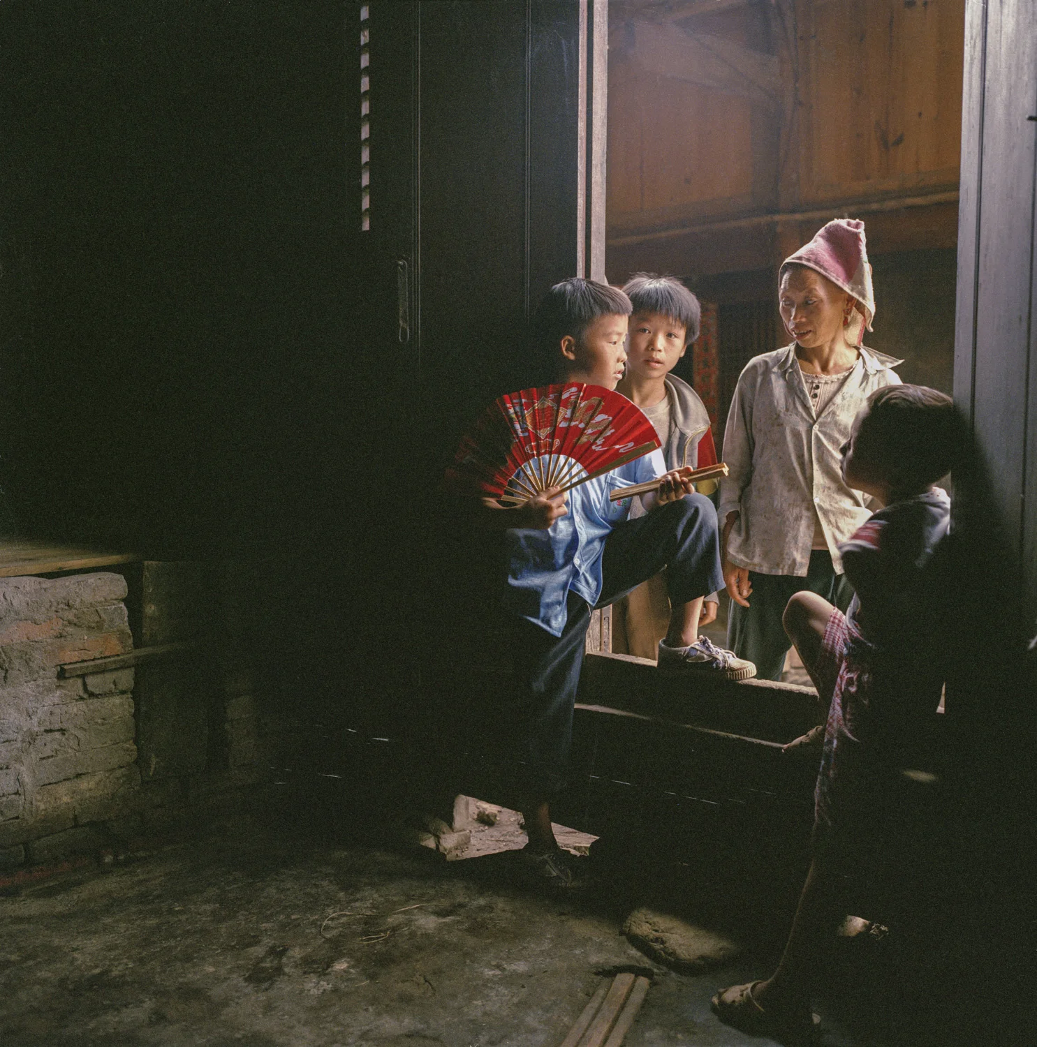 Master_guiz_doorway_conversation_1997.jpg
