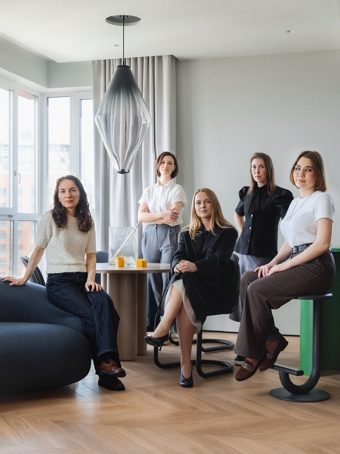 Отмечаем 10 лет @mediana_interiors 

С самого начала работы мы стремились к индивидуальности и старались сформировать собственный стиль и подход к проектированию. Отражением этого стали множество очень разных и непохожих друг на друга проектов - чист