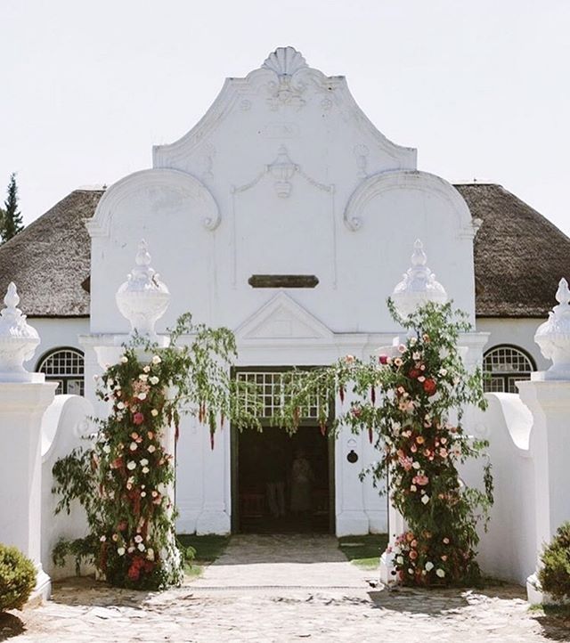 For the love of small town churches, adore this unique Cape Dutch architecture found in South Africa #regram @idobox
.
.
.
.
#househunting #toocute #capedutch #capedutcharchitecture #southafrica #boland #lifeiscolorful #architecture #countryside #cou