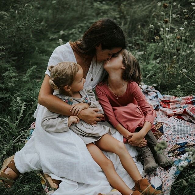 I hope you all had a wonderful Mother&rsquo;s Day 💛These little loves make my world go round and I feel so grateful that I get to be their mama 🌈
📸 @maaikephoto .
.
.
.
.
.

#our_everyday_moments 
#clickinmoms
#thesugarjar
#thatsdarling 
#camerama