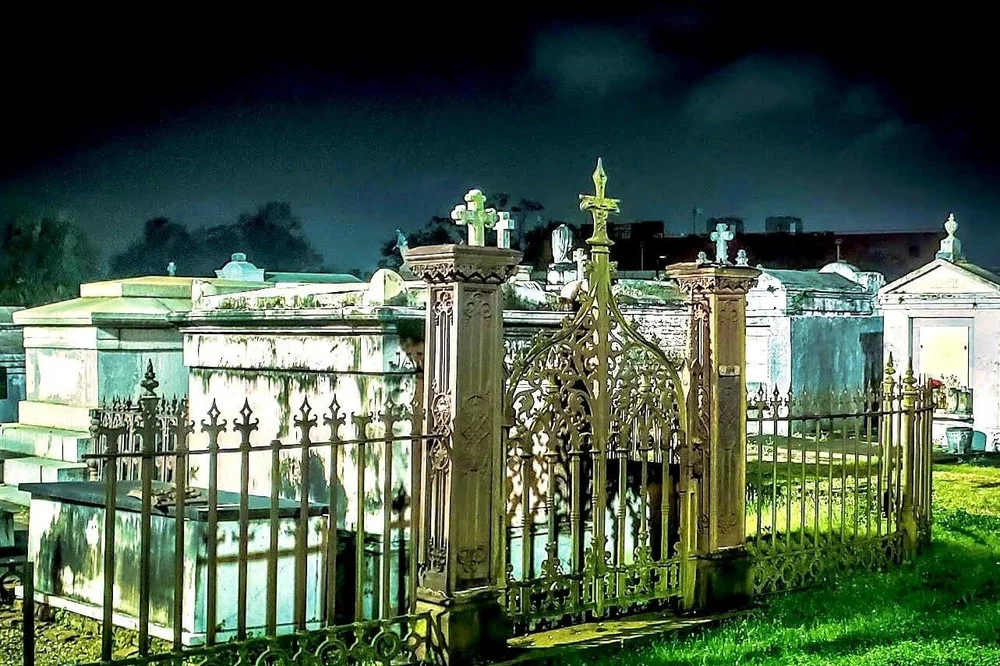 10. Garden District & Cemetery Tours