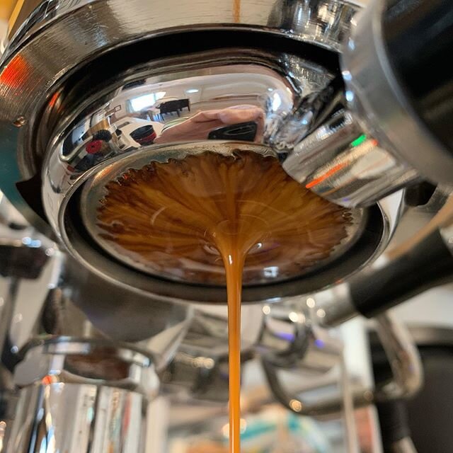 Shared from @meticulist pulling beautiful shots with the M4 grinder.  No funnels, no tools, no RDT, no WDT, no grooming needed, just perfectly even, wonderful extractions from a few settling taps, tamp, and pull.