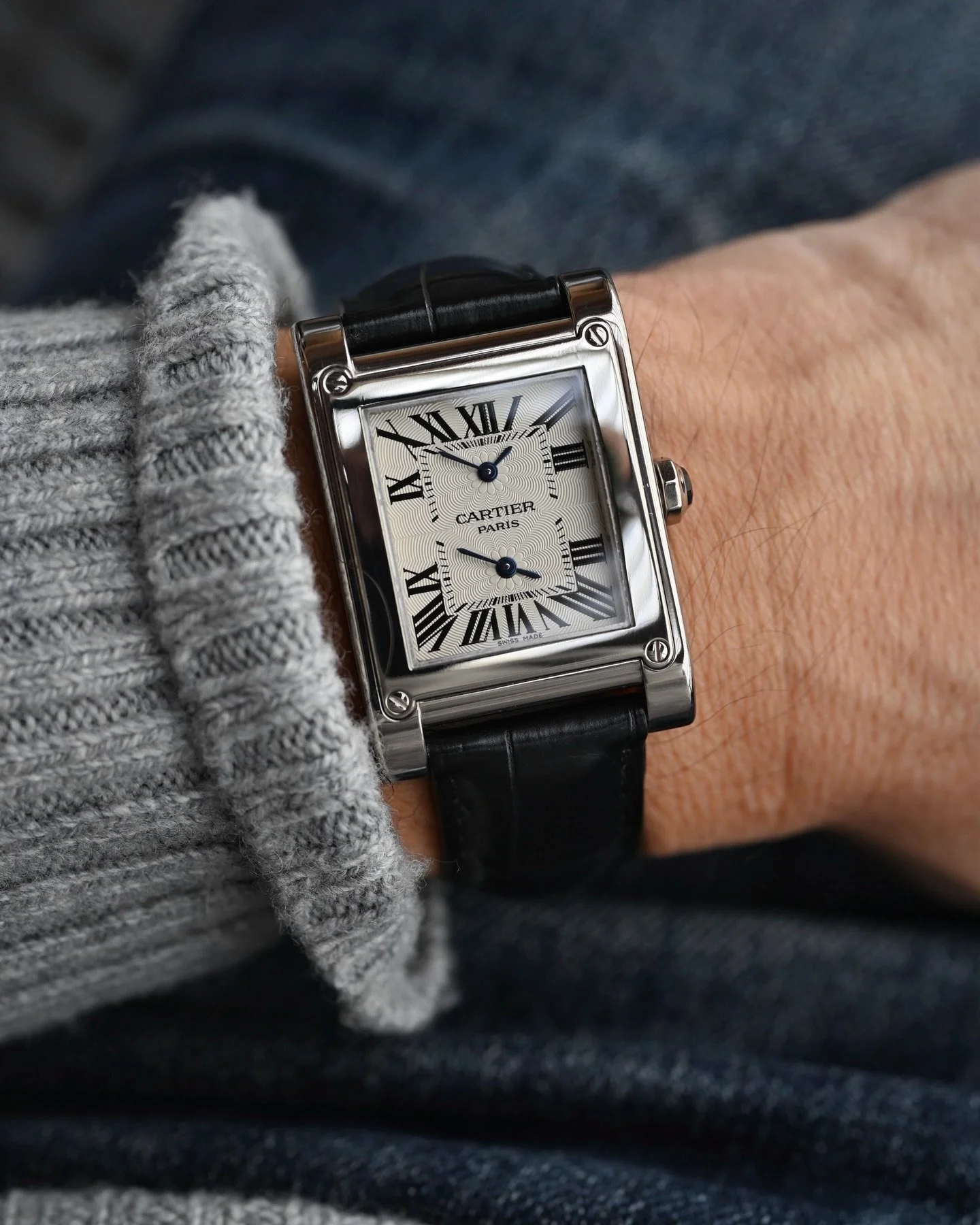 Now Available: Cartier CPCP Tank &Agrave; Vis Dual Time in white gold Ref 2552 / W1534351

Quite possibly one of the most interesting references to come out of the CPCP collection, the Tank &Agrave; Vis plays hommage to the Tank &Eacute;tanche, using