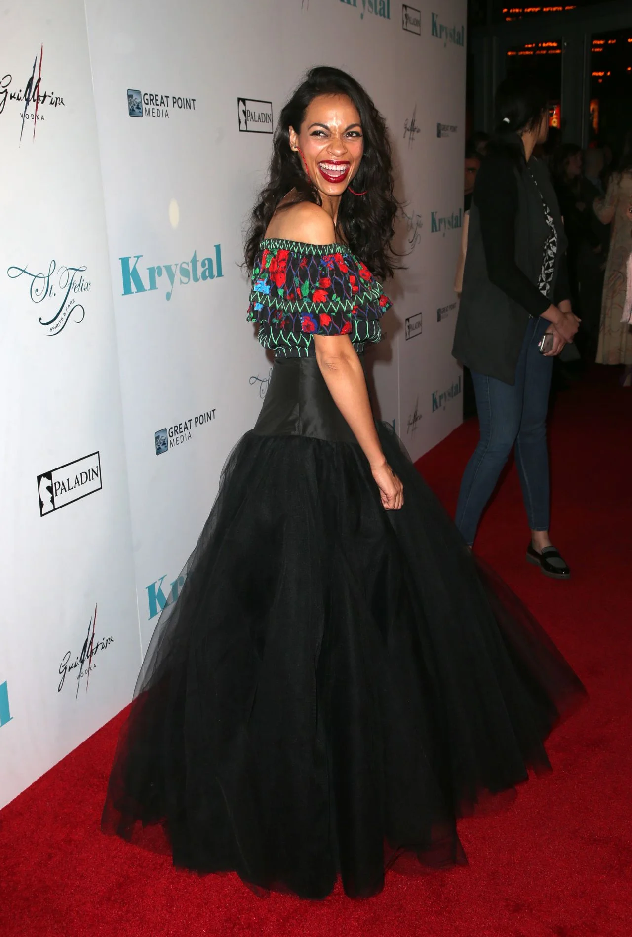 rosario-dawson-goldensunshyne-krystal-premiere-at-arclight-hollywood-3.jpg