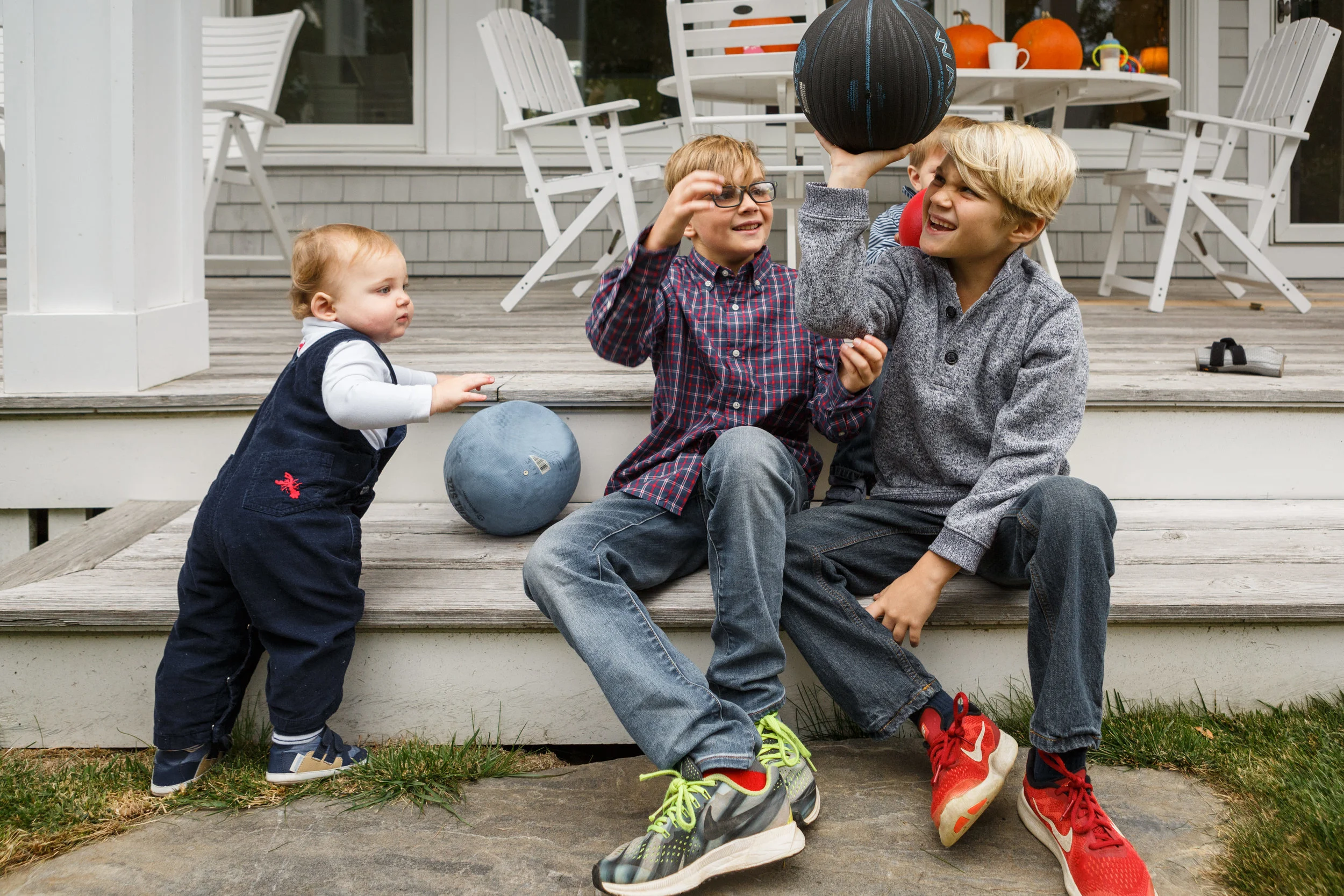 180_batson_fall_documentary_family_session_goochs_beach_kennebunk_maine_family_photographer_whitney_j_fox_5461.JPG