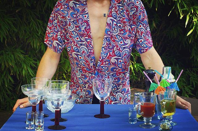Wanna learn how to make our favorite summer drink? Check out our Facebook page - Facebook.com/showyourfeathers. We post all of our Peacocktail drink recipes there. #showyourfeathers #peacock #summer #sun #fun #beach #drinking #alcohol #cocktails #fas