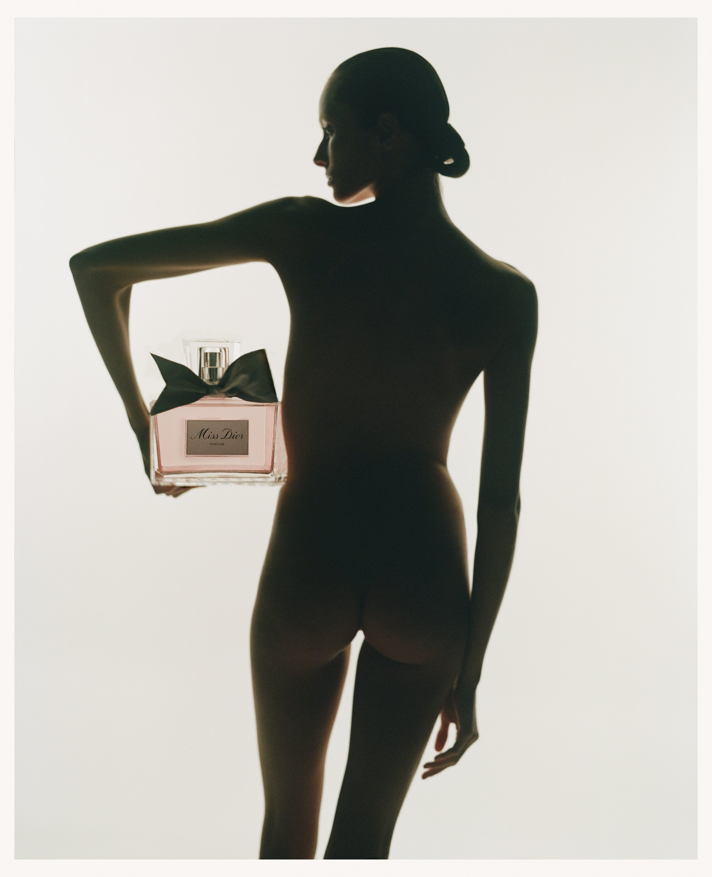 2DM_MGMT_PH_AAG_240212_ODDA_DIOR-BEAUTY_SS24_26.jpg