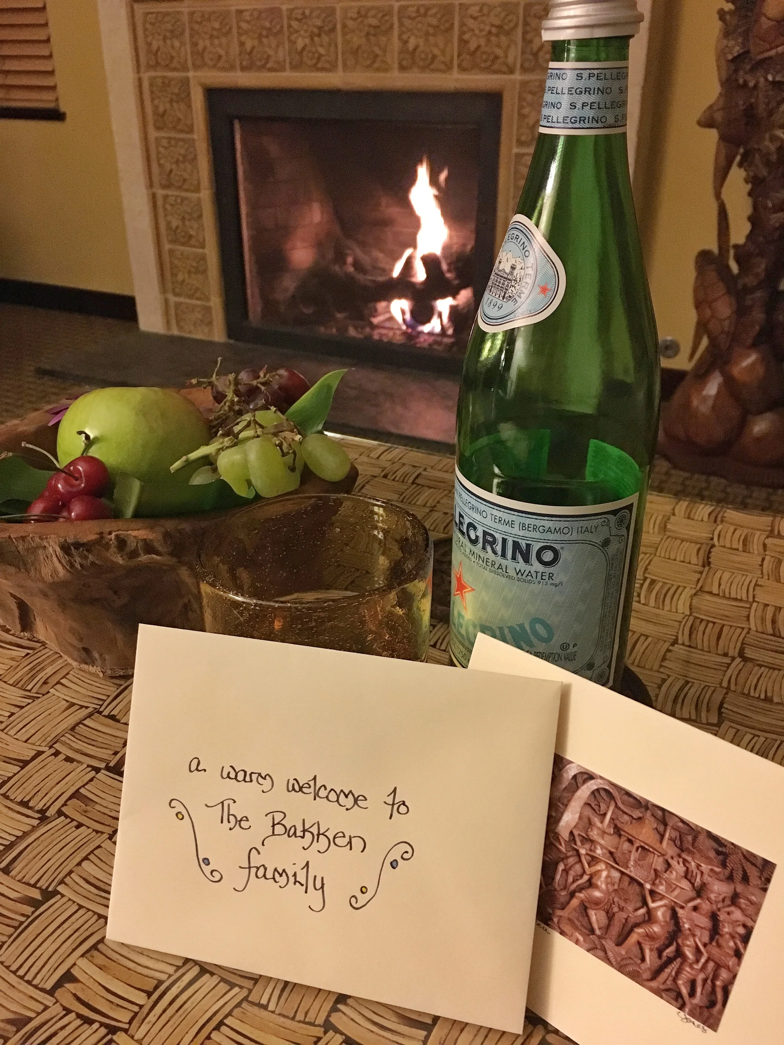A welcome card and fresh fruit for us upon arrival.