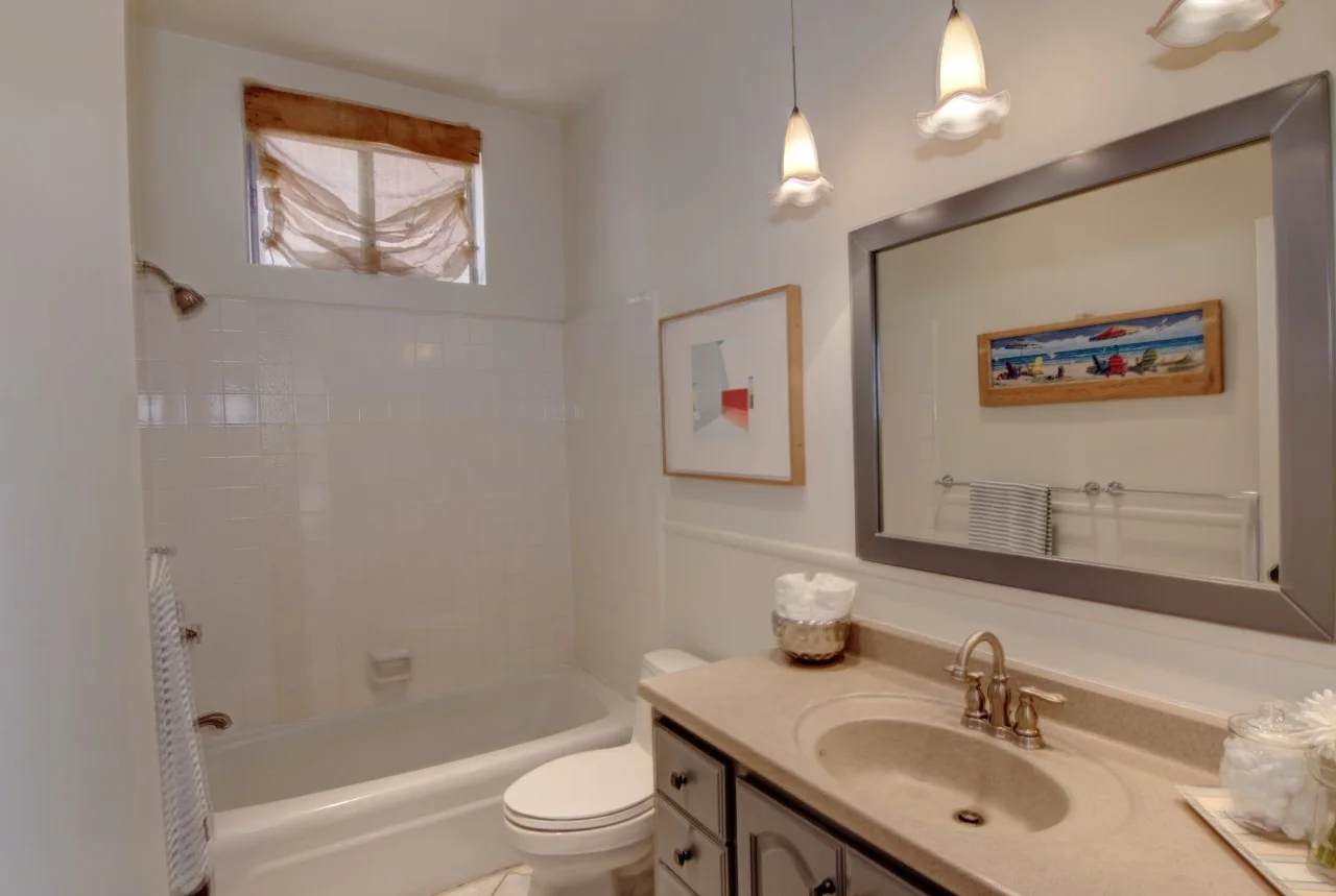 BathroomRightIMG_1600And9more_Fusion-Interior.jpg